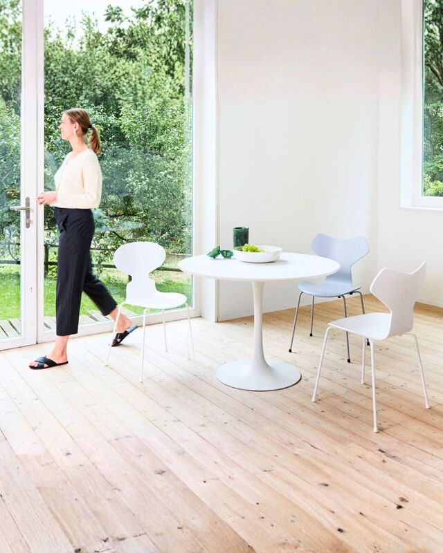 Mood Saarinen Knoll Schoener Sitzenbleiben Vase My Beni Schale Glaeser Atelier Volvox Tisch Knoll International Stuehle Fritz Hansen Indoor Esszimmer 