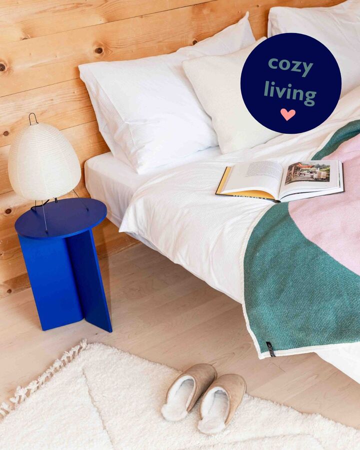 Cozy Living Promo Unterhus Herbstberge Lampe Vitra Akari Beistelltisch &Tradition Plaid Zigzag Finken Gerberei Teppich MyBeni