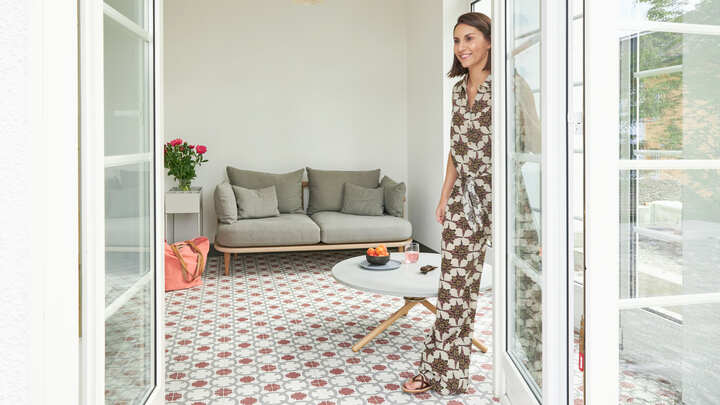 210518 Sommervilla Sofa&tradition Pflanzenkiste Ferm Living Tasche Bolso Passeo Shirt Hose Komana Schuhe Bold Matters Indoor Logga