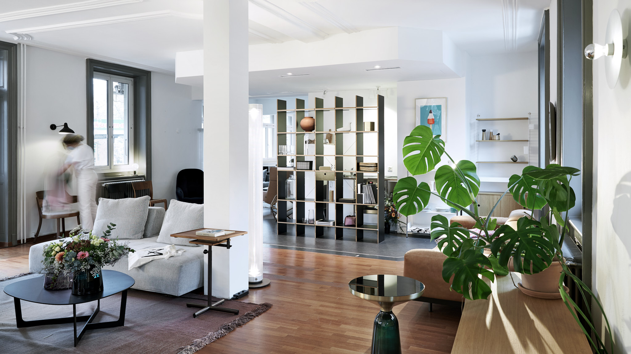 201208 Showroom Bern Regal Moormann Sofa Playground Eilersen Couchtisch Erik Jorgensen Beistelltisch Classicon Beistelltisch Caruelle Embru Regal String Furniture wohnzimmer einrichten 