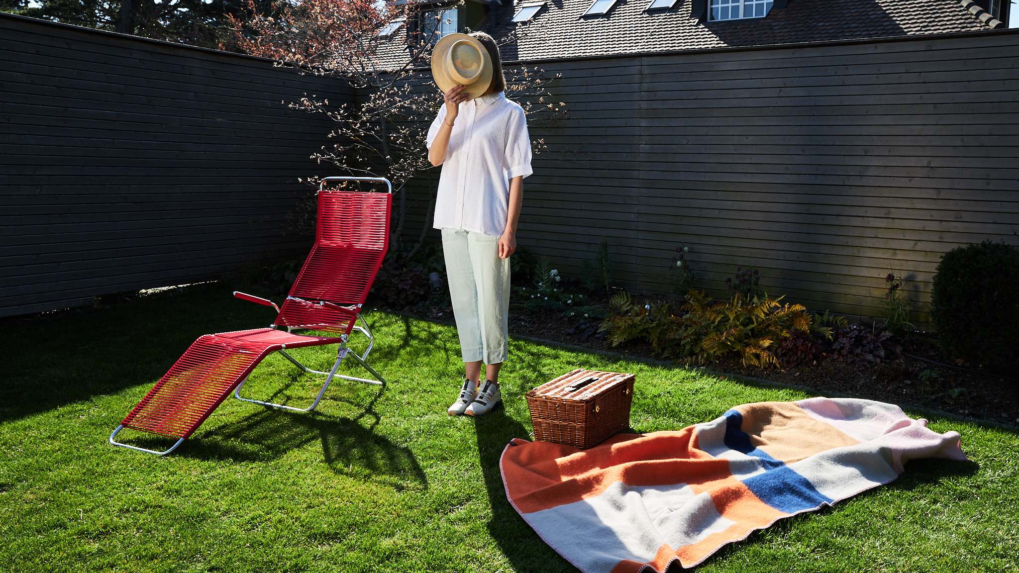 210427 mood Gartenshooting Embru Altdorferliege Decke Zig Zag Zuerich Korb Schneider Korbwaren Hut Risa Top Tif Tiffy Hose Closed Schuhe On Running Outdoor Haus clivia Eltern Sommer fruehling