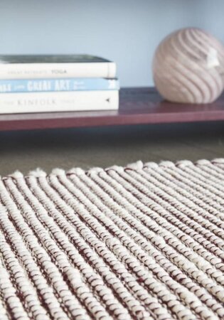 Huebsch Teppich gewebt bordeaux/weiss