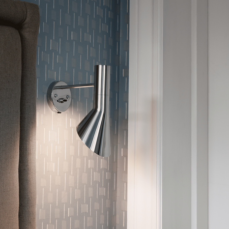 Louis Poulsen  'AJ' Wandleuchte mit Schalter von Louis Poulsen Edelstahl Poliert