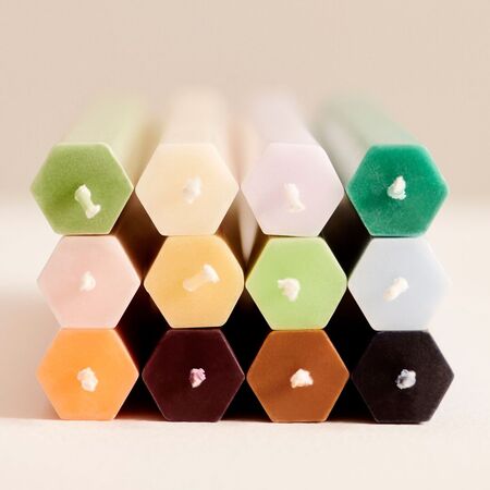 HAY Accessoires Kerze Hexagon im 4er Set von HayHAY Accessoires Kerze Hexagon im 4er Set von Hay