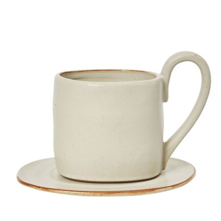Ferm Living Steingut-Tassen mit Unterteller Flow von Ferm Living Off White Speckle