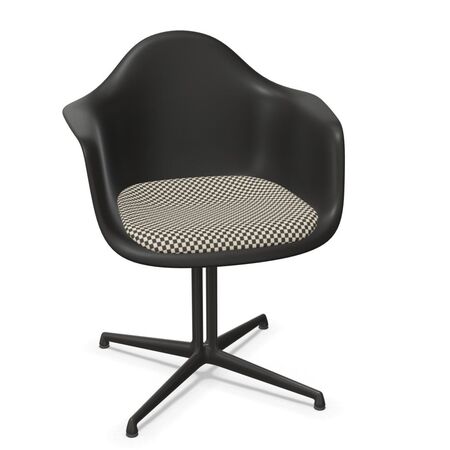 Vitra Eames Plastic Armchair RE DAL mit Sitzpolster von Vitra 12 Tiefschwarz RE , Black-White 01 - Checker, Basic Dark 30 pulverbeschichtet (glatt), Gleiter basic dark für Teppichboden 04