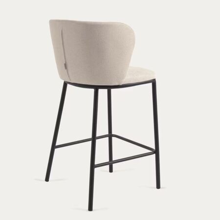 Kave Home Hocker aus Chenille Ciselia von Kave Home Beige / Schwarz