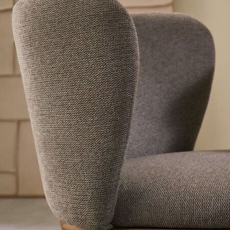 Kave_Home_Stuhl_Ciselia_aus_Chenille_Braun_Massives_Eschenholz_Natürl_Finish_Lifestyle_3