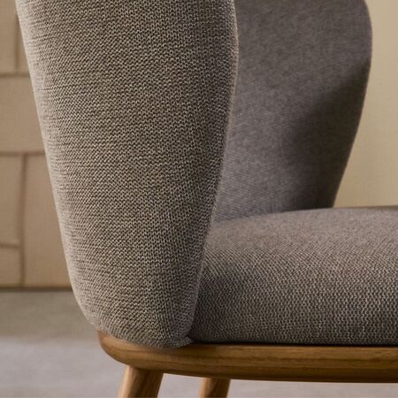 Kave_Home_Stuhl_Ciselia_aus_Chenille_Braun_Massives_Eschenholz_Natürl_Finish_Lifestyle_2