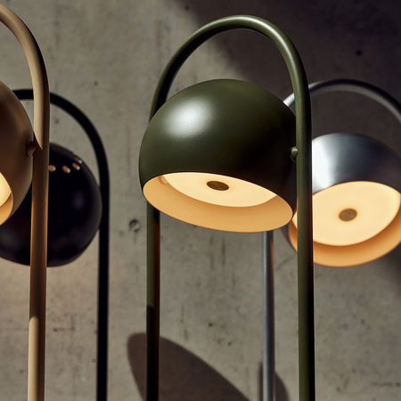 Frandsen Ball Tragbare Tischlampe von Frandsen