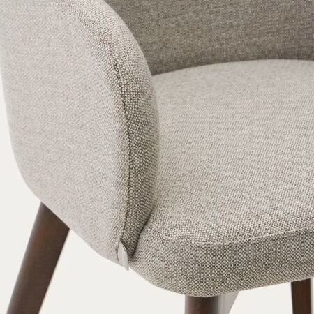 Kave_Home_Nelida_Stuhl_aus_Chenille_Nussbaum_Braun_Details_2