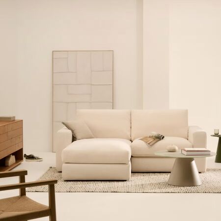 Kave_Home_Alea_Modulares_Sofa_mit_Chaiselongue_links_Lifestyle_3