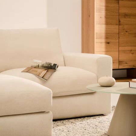 Kave_Home_Alea_Modulares_Sofa_mit_Chaiselongue_links_Lifestyle_1