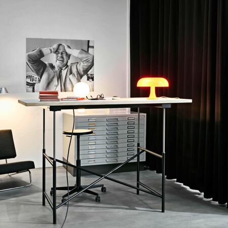 Richard_Lampert_Hohenverstellbarer_Tisch_Eiermann_ME_Elektrische_Lifestyle_1