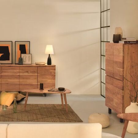 Kave_Home_4_türiges_Highboard_Uxue_Shwarz_Bein_Lifestyle