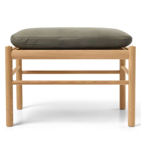 Carl_Hansen_Son_OW149_Footstool_Eiche_geolt_Terra_Leder_Jade