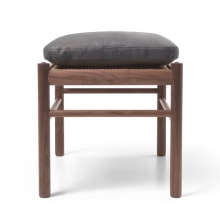 Carl_Hansen_Son_OW149_Footstool_Nussbaum_Terra_Leder_Raku