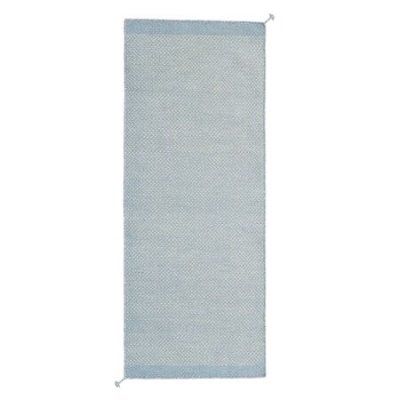 Muuto Recycelter Outdoor Teppich Ply von Muuto Light Blue, 200 cm x 80 cm