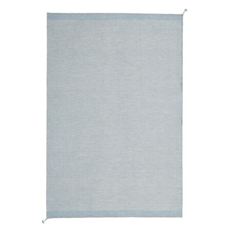 Muuto Recycelter Outdoor Teppich Ply von Muuto Light Blue, 240 cm x 170 cm