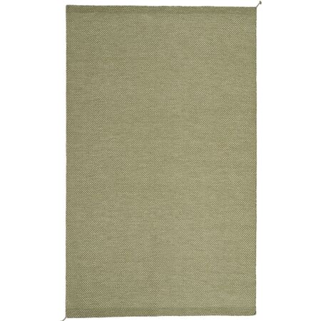 Muuto Recycelter Outdoor Teppich Ply von Muuto Moss Green, 300 cm x 200 cm