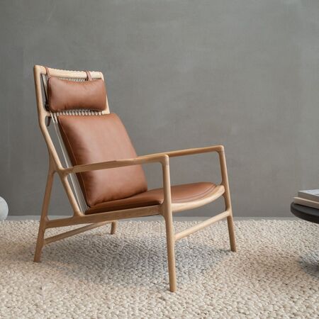Gazzda_Dedo_Lounge_Chair_Dakar_Leder_2732_Whisky_Eiche_Geolt_Lifestyle