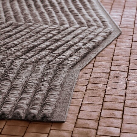 Gan-Rugs LINES RUG von Gan Rugs  Holzkohle, L: 172 cm / B: 80 cm
