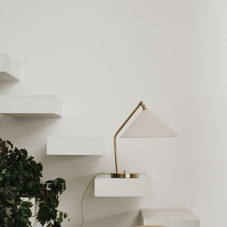 Gubi Tischleuchte Gräshoppa von Gubi Canvas