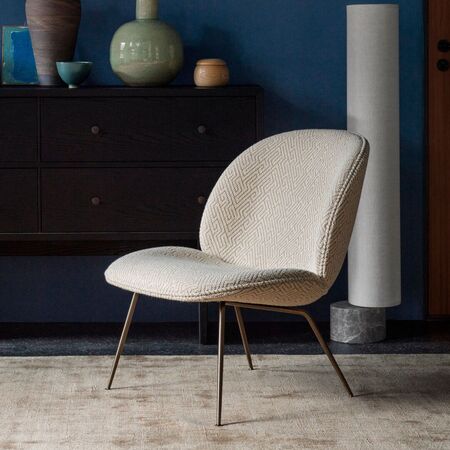 Gubi Lounge Sessel mit Vollpolsterung Beetle Soft von Gubi