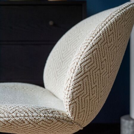 Gubi Lounge Sessel mit Vollpolsterung Beetle Soft von Gubi