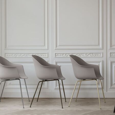 Gubi Stuhl 'Bat' Conic