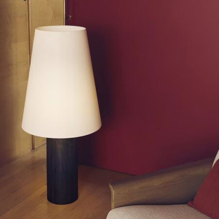 Kave_Home_Stehlampe_Marga_Dunkelbraun_Lifestyle
