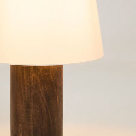 Kave_Home_Stehlampe_Marga_Dunkelbraun_Lifestyle