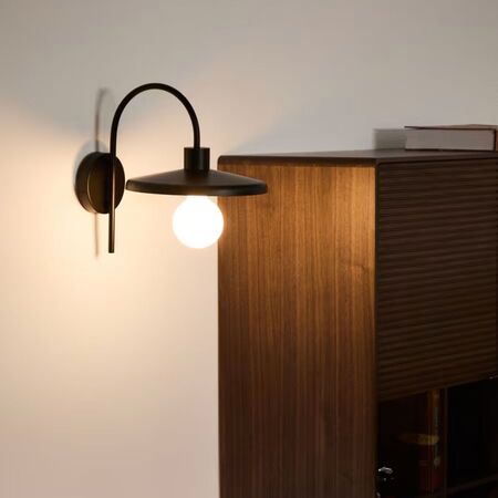 Kave_Home_Wandleuchte_Nuvira_Schwarz_Lifestyle