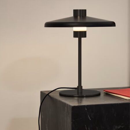 Kave_Home_Tischlampe_Nuvira_Schwarz