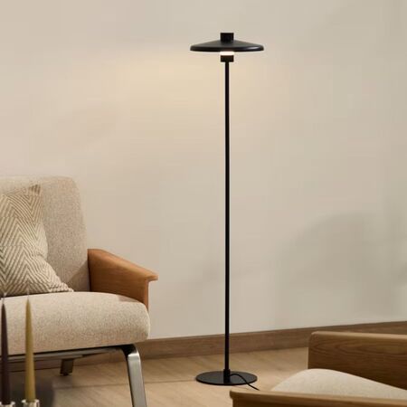 Kave_Home_Stehlampe_Nuvira_Schwarz
