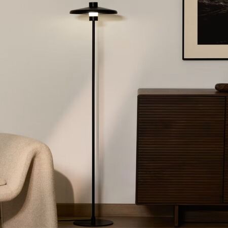 Kave_Home_Stehlampe_Nuvira_Schwarz