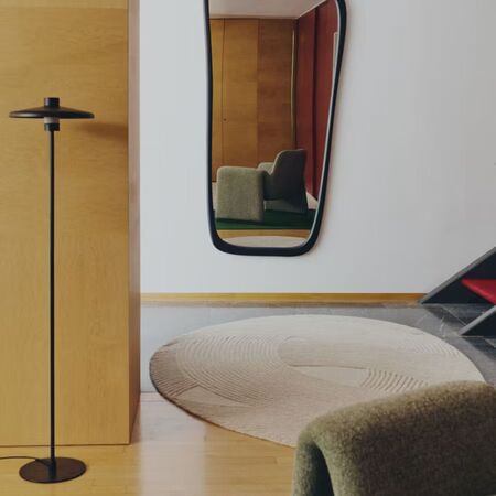 Kave_Home_Stehlampe_Nuvira_Schwarz