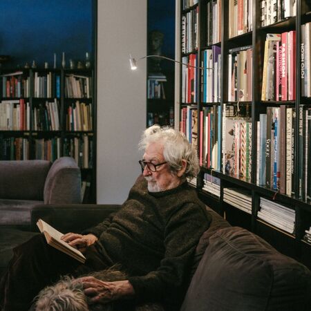 euchte Bib Luz von Santa & Cole Weiss grau-5