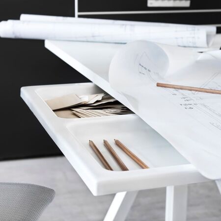 String_Furniture_Height_Adjustable_Conference_Table_Weiss_Weiss_1