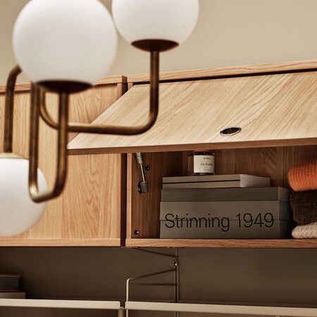 String_Furniture_Schrank_mit_Klapptür_Eiche_78_Lifestyle