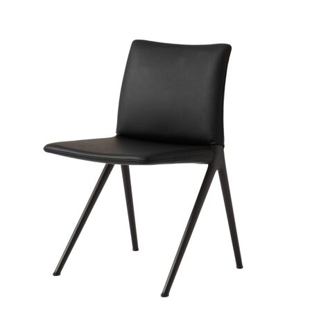 &Tradition Vollgepolsteter Kape Side Chair IF7 von &Tradition Noble Leather Black, Warm Black pulverbeschichtet
