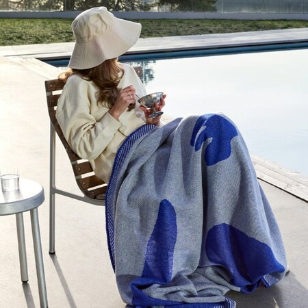 Røros Tweed Lammwolldecke The Holiday Triptych 150 x 200 cm von Røros Tweed House on a Hill Blue