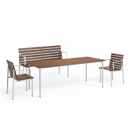 Traverse im Dining Set mit Gartentisch 140x83cm, Armlehnstühlen und Bank mit Armlehnen - 4 Personen von Hay