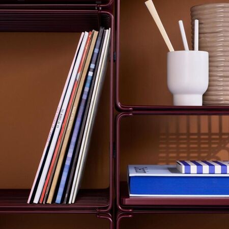 Montana_Panton_wire_Single_Half_Height_17_34_25_Black_Red_7661t_Lifestyle_2