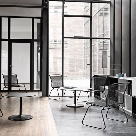 Montana_PantonOne_Lounge_Chair_Schwarz_Lifestyle