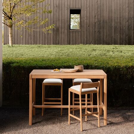 Ethnicraft_Barhocker_fur_Draussen_Jack_mit_Sitzkissen_off_White_10426_Lifestyle