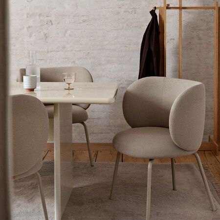 Ferm Living  Armlehnstuhl Rico Bouclé von Ferm Living Off White / Cashmere