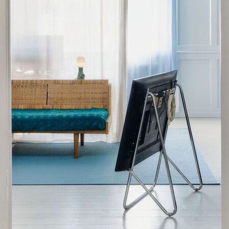 TV-Ständer Pipe Bloom von Pedestal