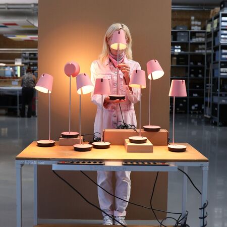 Baltensweiler Exklusive Limited Edition - Tischleuchte FEZ T in Rosa von Baltensweiler Rosa - Limited Edition Mooris, 2700 K