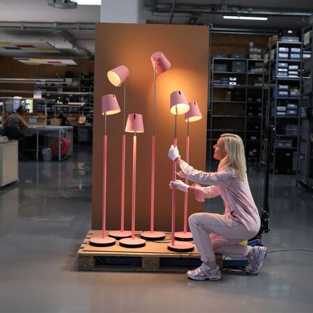 Baltensweiler Exklusive Limited Edition - Stehleuchte FEZ S in Rosa von Baltensweiler Rosa - Limited Edition Mooris, 2700 K